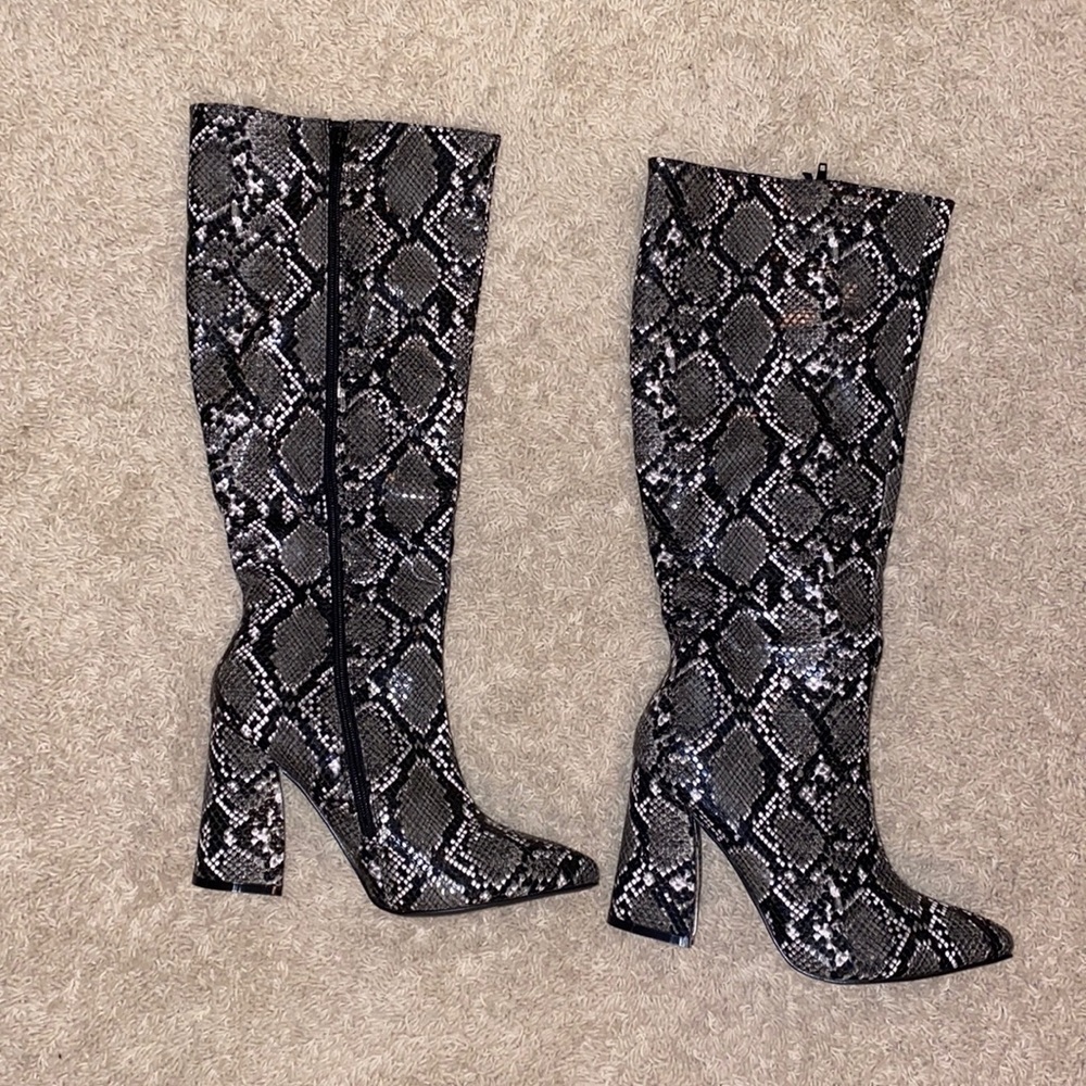 NWT snakeskin boot, size 7.5